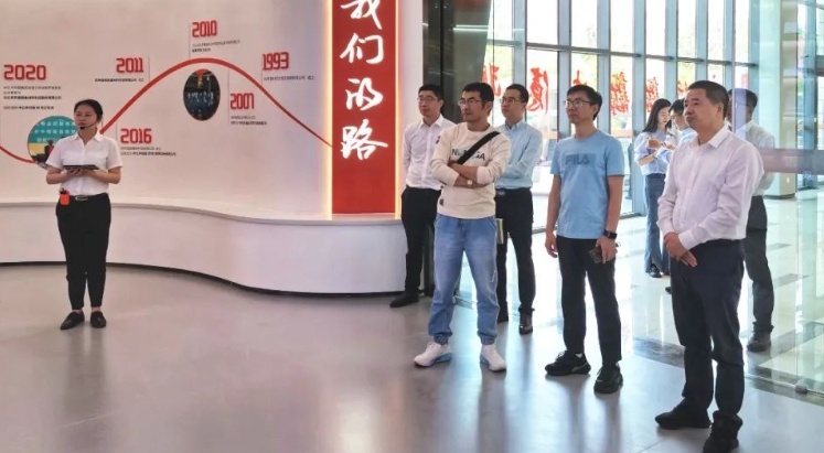 江南嘉捷电梯与中亿丰控股签订战略合作协议